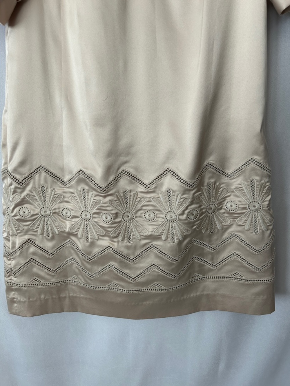 Chloé Luxurious Taupe Silk 3/4 Sleeve Floral Shift Sheath Mini Dress *Size 4* 🌺🌺 - Picture 5 of 9